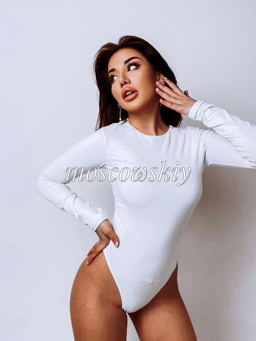 Сиенна, эскорт-сопровождение в Москве 2